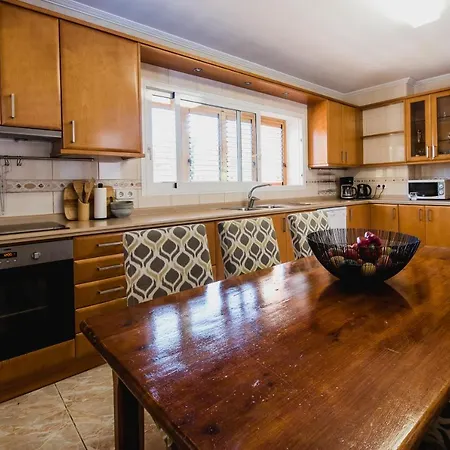 Friends & Family Friendly 5 Bedroom In Jesus Villa *