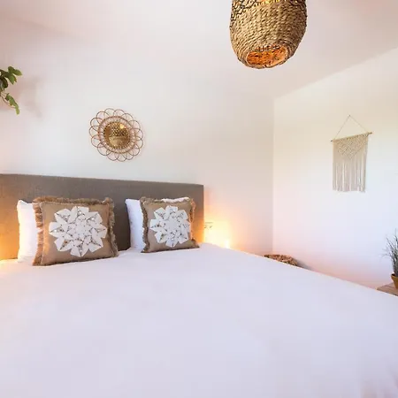 Friends & Family Friendly 5 Bedroom In Jesus *