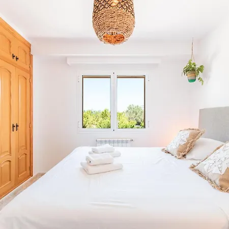 Friends & Family Friendly 5 Bedroom In Jesus * Santa Eularia des Riu