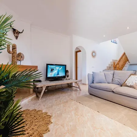 Villa Friends & Family Friendly 5 Bedroom In Jesus Santa Eularia des Riu