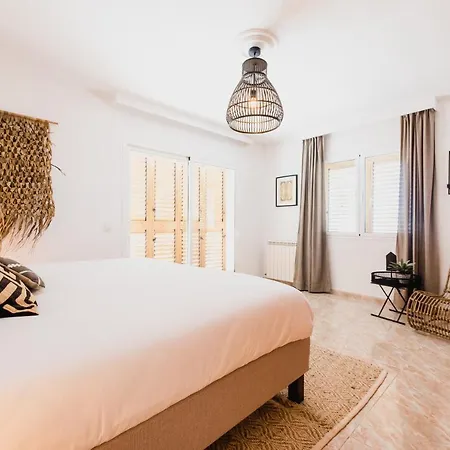 Friends & Family Friendly 5 Bedroom In Jesus * Santa Eularia des Riu