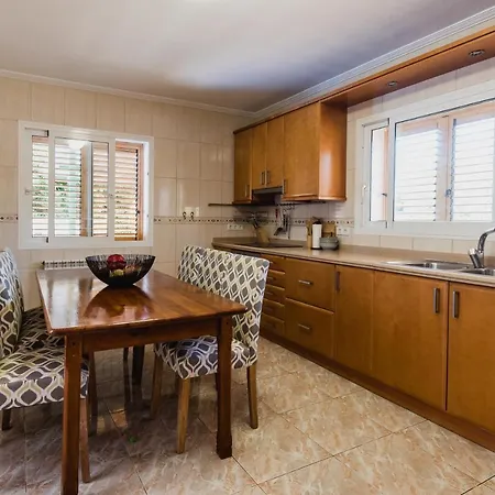 Friends & Family Friendly 5 Bedroom In Jesus *